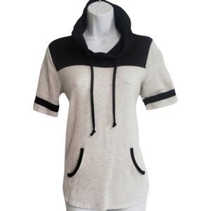 Maurices Womens Small Hooded Colorblock Short Sleeve Shirt Kangaroo Pocket